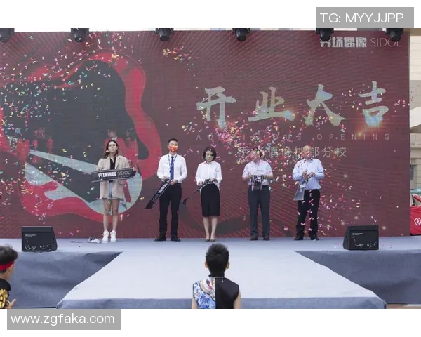 顶级足球明星齐聚盛典展现风采引领潮流新风尚